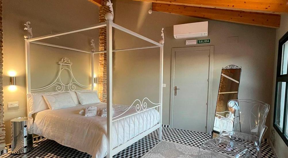 Hotel Rural La Casa De Carlota Монтанчес Экстерьер фото